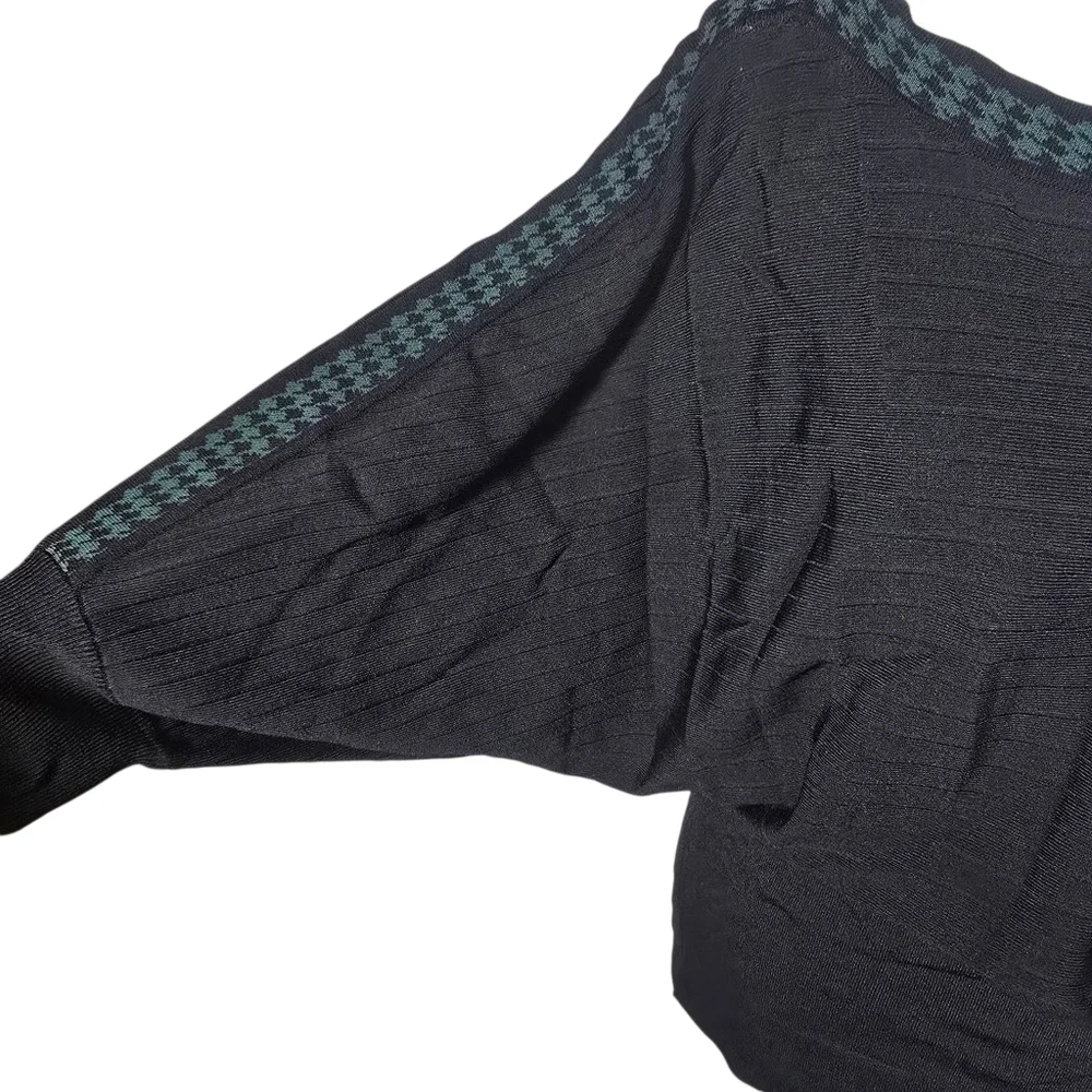 Carmen Marc Valvo Medium Black and Green Batwing Knit Top - Picture 3 of 8